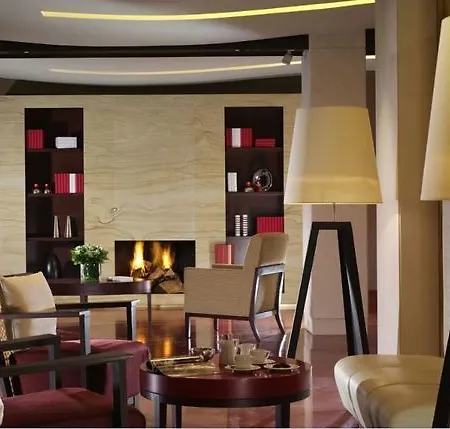 Amphitryon Hotell 5*