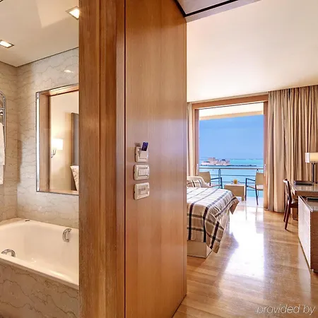Amphitryon Hotel